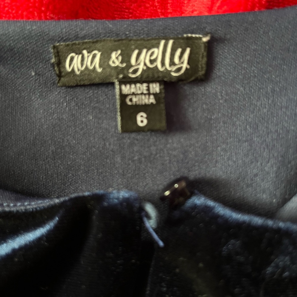 Girls size 6 blue velvet shrug - Picture 3 of 6